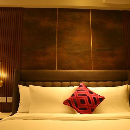Dreamz Inn & Suites Zirakpur Exterior photo
