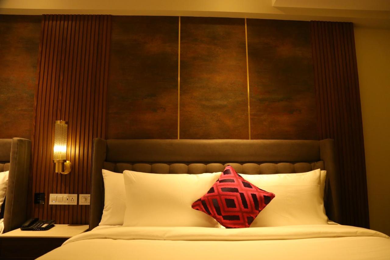 Dreamz Inn & Suites Zirakpur Exterior photo