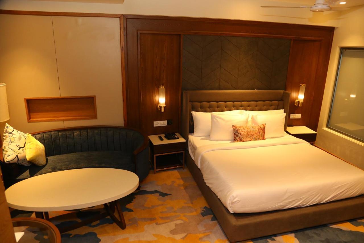 Dreamz Inn & Suites Zirakpur Exterior photo