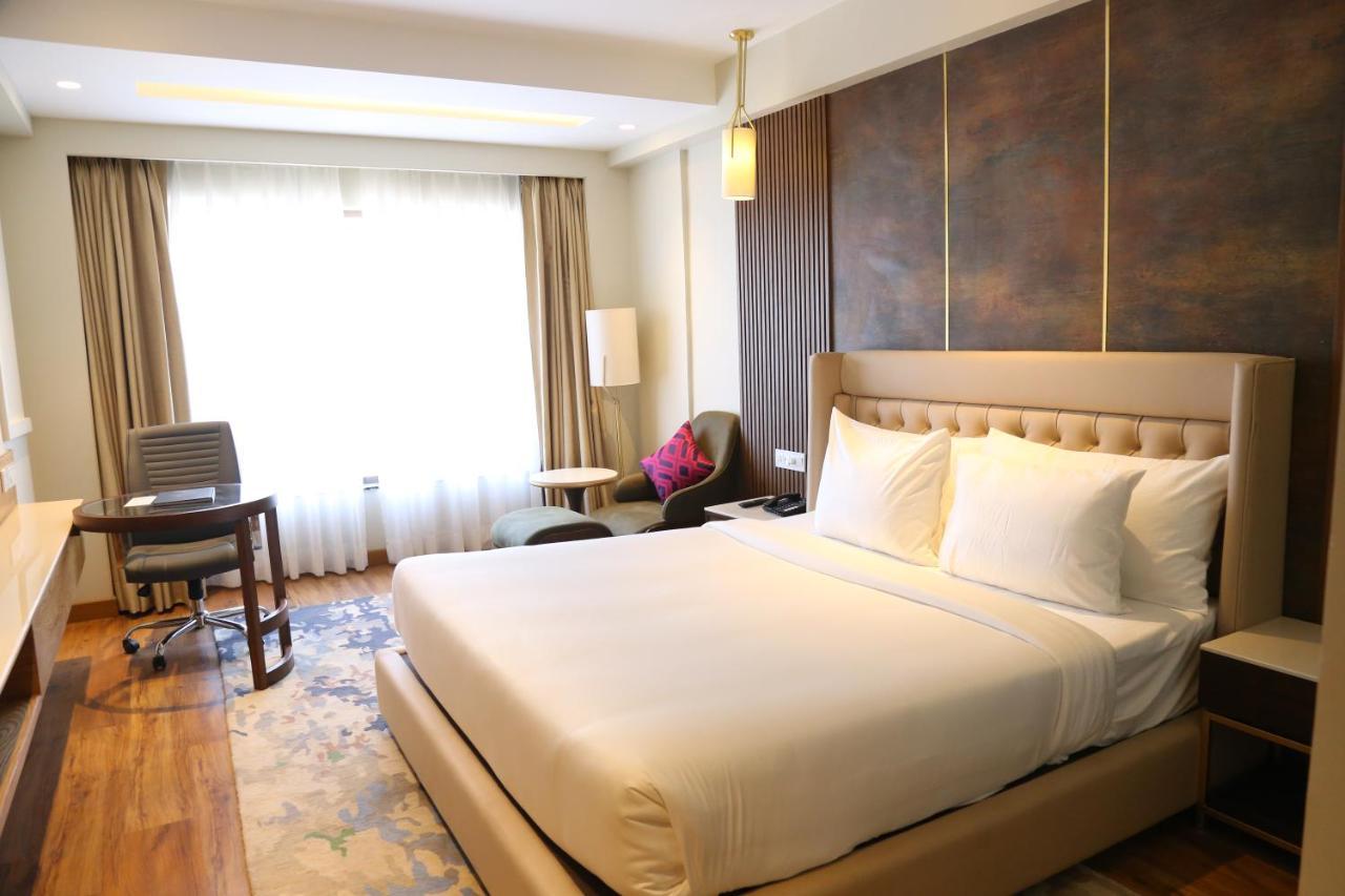 Dreamz Inn & Suites Zirakpur Exterior photo