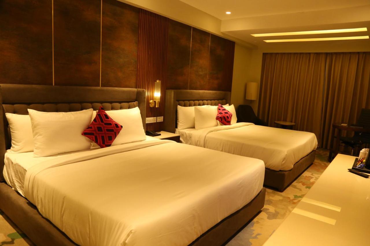 Dreamz Inn & Suites Zirakpur Exterior photo