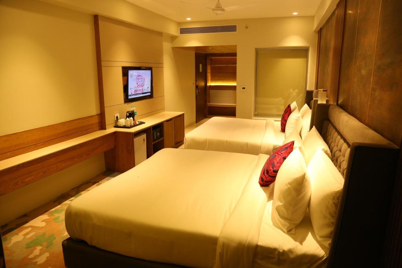 Dreamz Inn & Suites Zirakpur Exterior photo