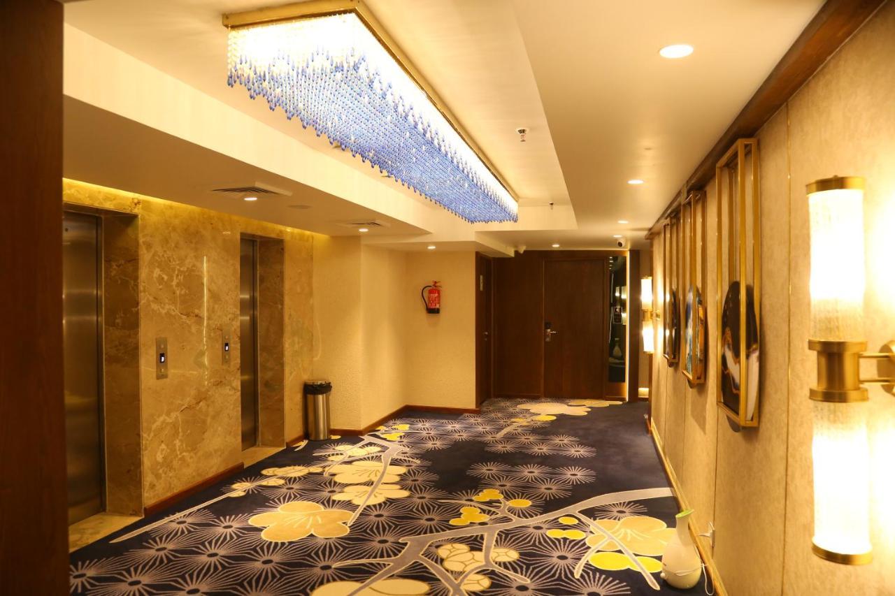 Dreamz Inn & Suites Zirakpur Exterior photo