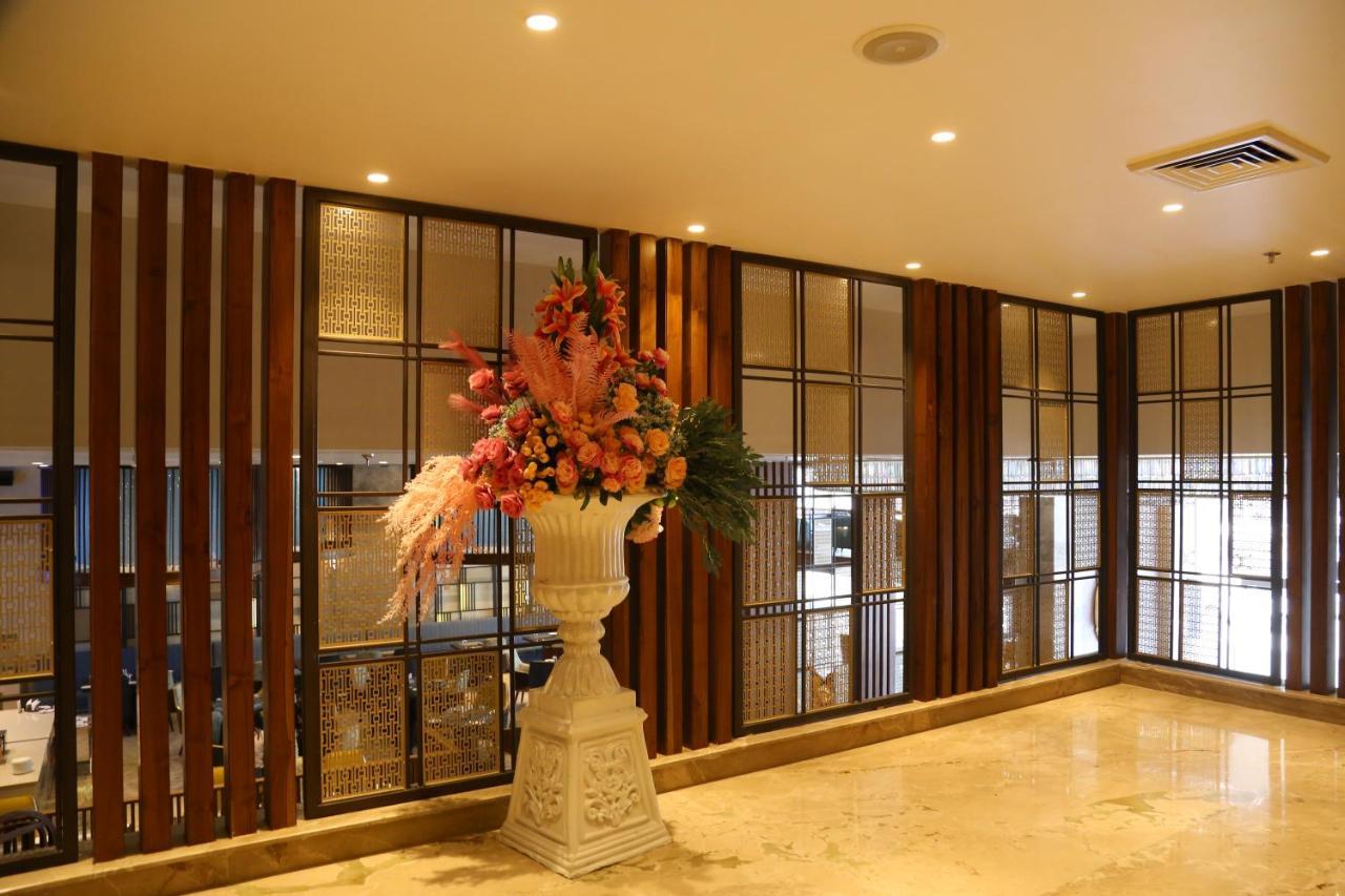 Dreamz Inn & Suites Zirakpur Exterior photo