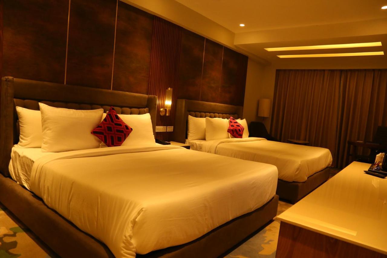 Dreamz Inn & Suites Zirakpur Exterior photo