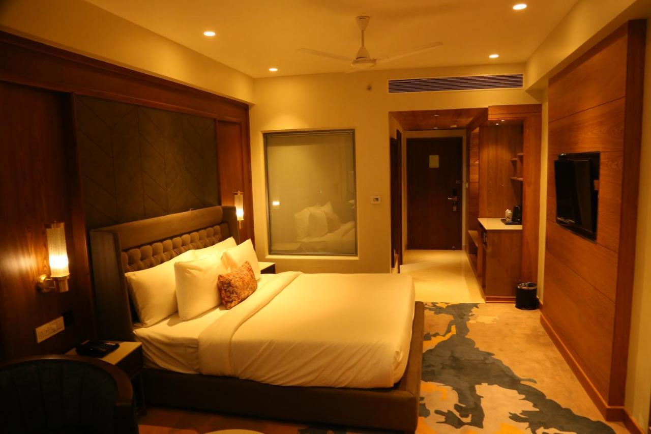Dreamz Inn & Suites Zirakpur Exterior photo
