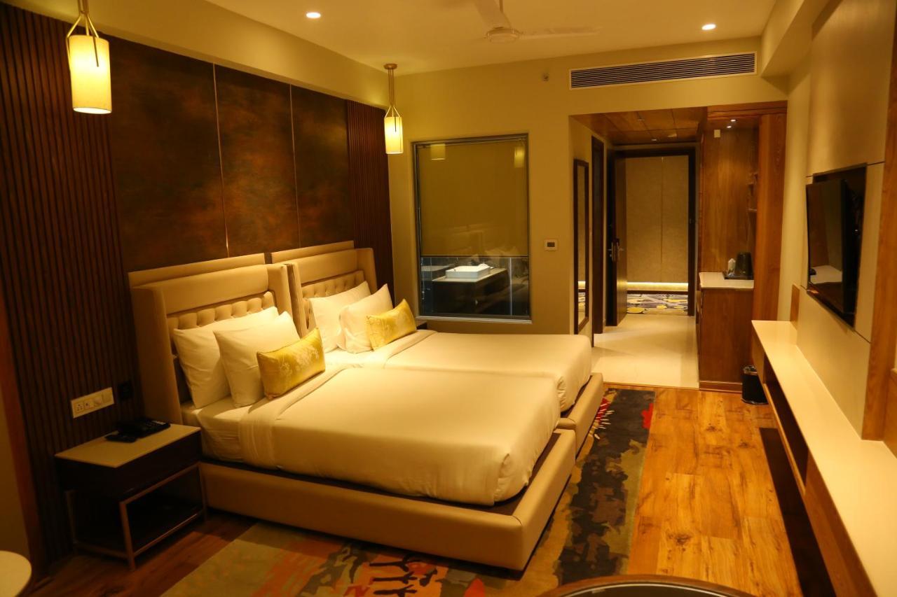 Dreamz Inn & Suites Zirakpur Exterior photo