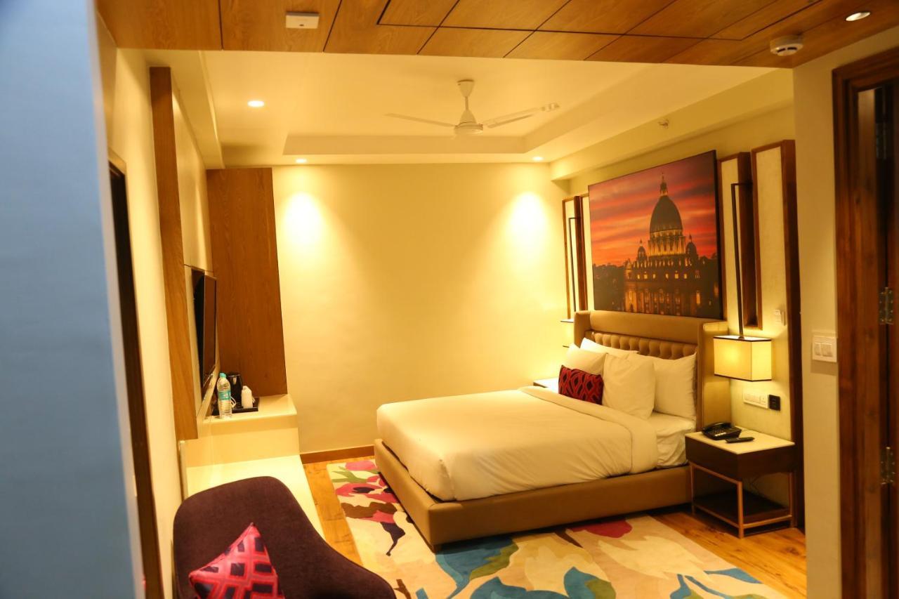 Dreamz Inn & Suites Zirakpur Exterior photo