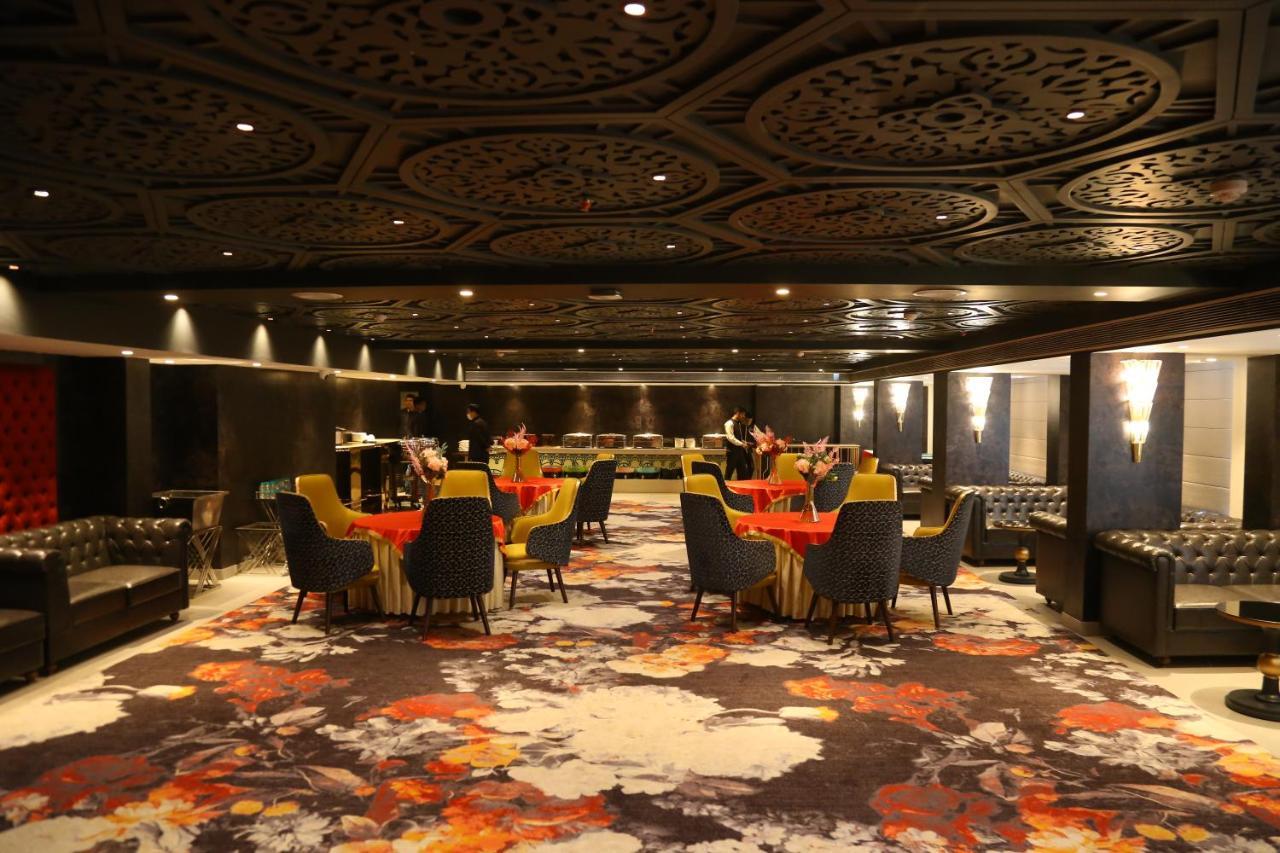 Dreamz Inn & Suites Zirakpur Exterior photo