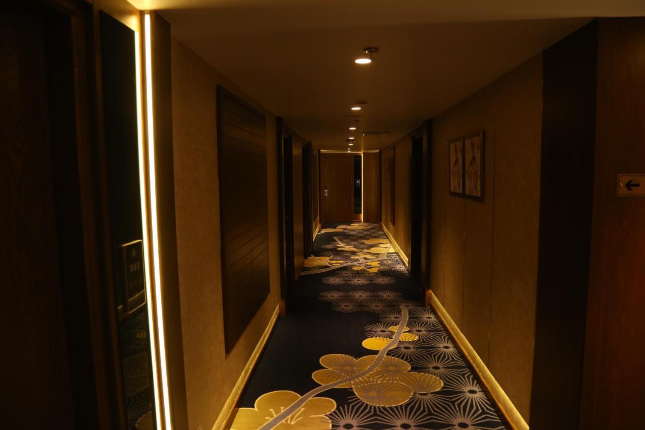 Dreamz Inn & Suites Zirakpur Exterior photo