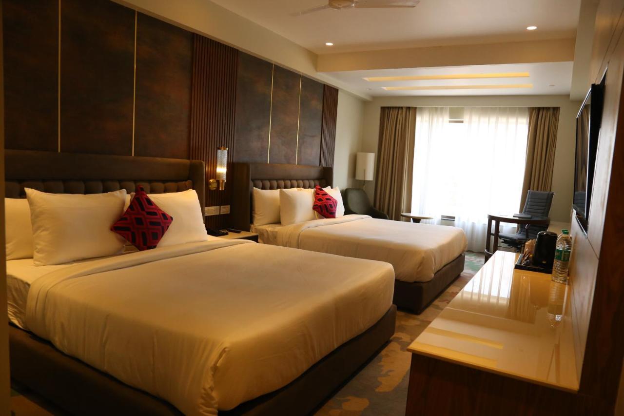 Dreamz Inn & Suites Zirakpur Exterior photo