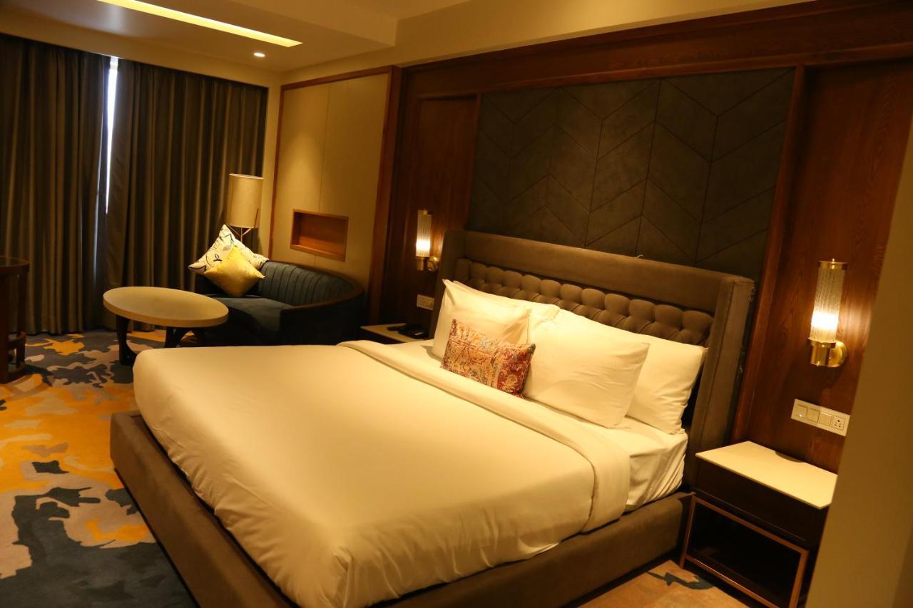 Dreamz Inn & Suites Zirakpur Exterior photo