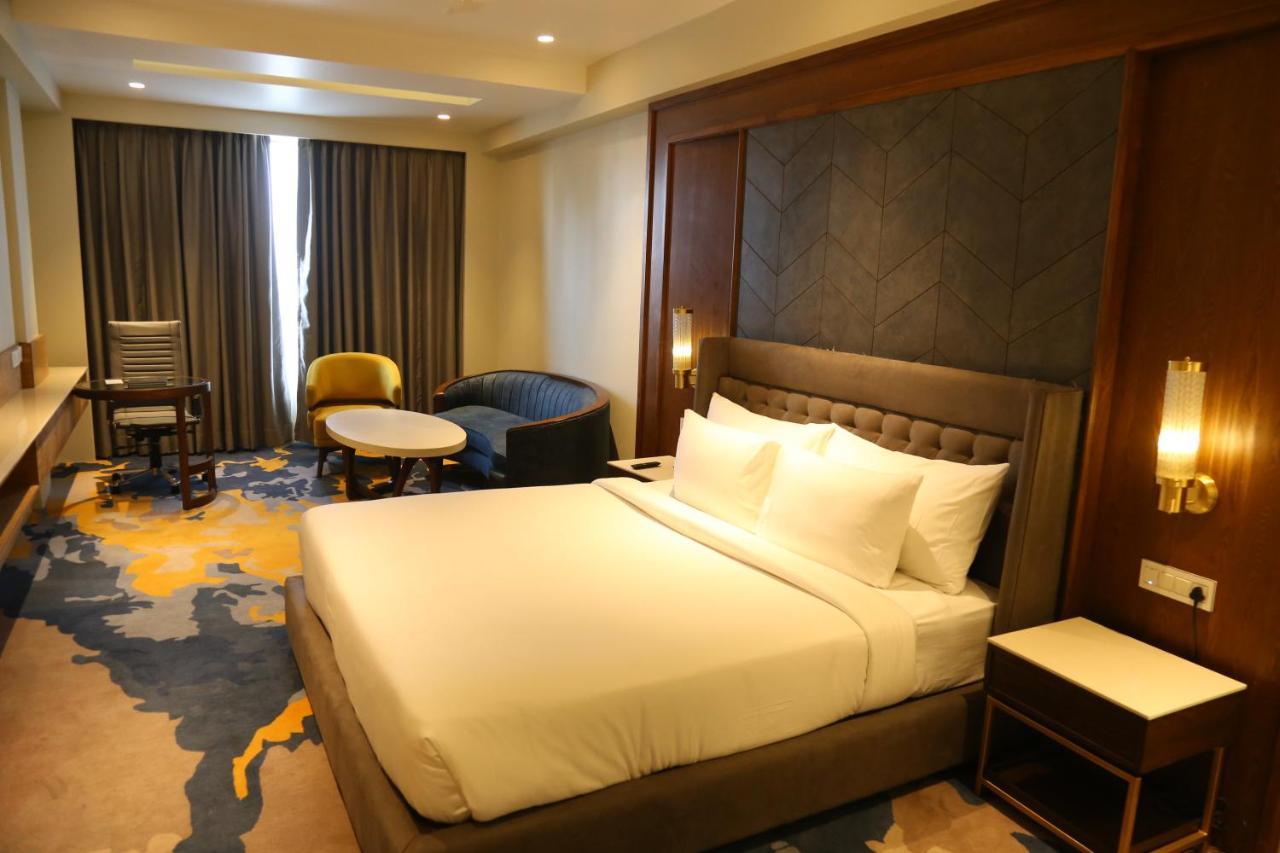 Dreamz Inn & Suites Zirakpur Exterior photo