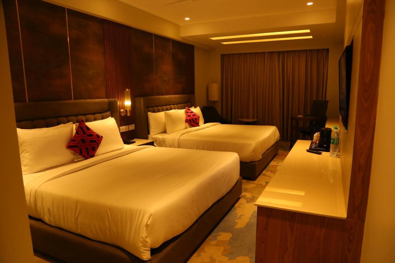 Dreamz Inn & Suites Zirakpur Exterior photo