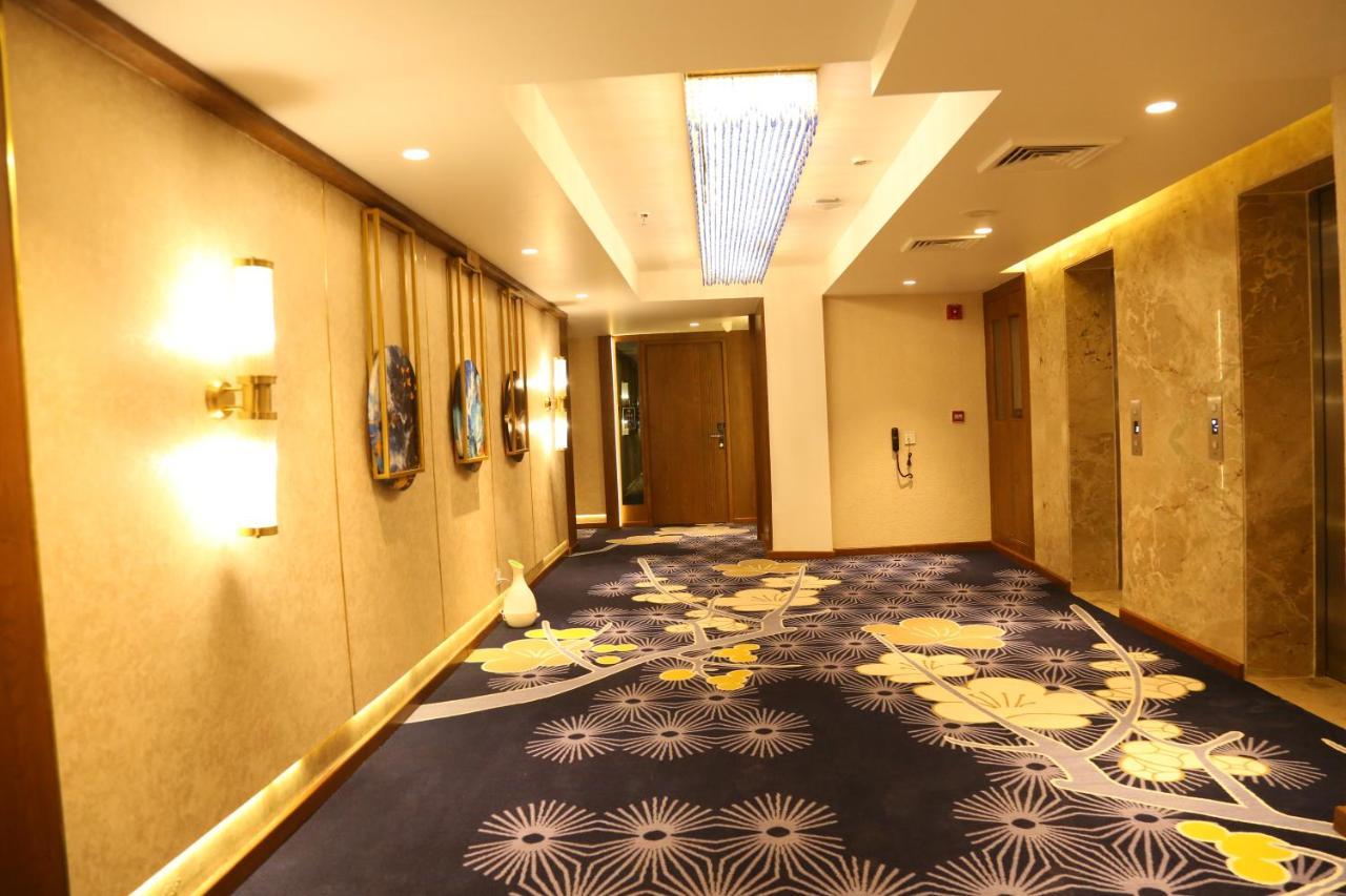 Dreamz Inn & Suites Zirakpur Exterior photo