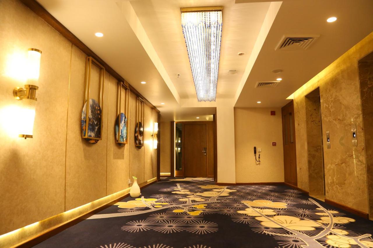 Dreamz Inn & Suites Zirakpur Exterior photo