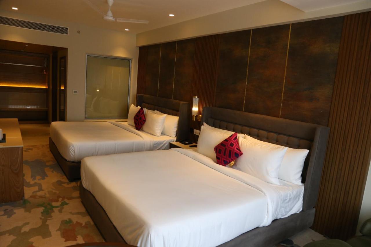 Dreamz Inn & Suites Zirakpur Exterior photo