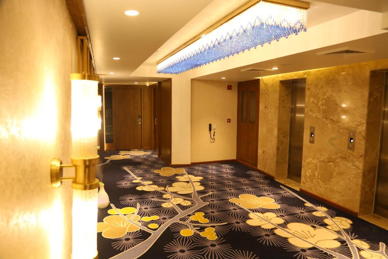 Dreamz Inn & Suites Zirakpur Exterior photo