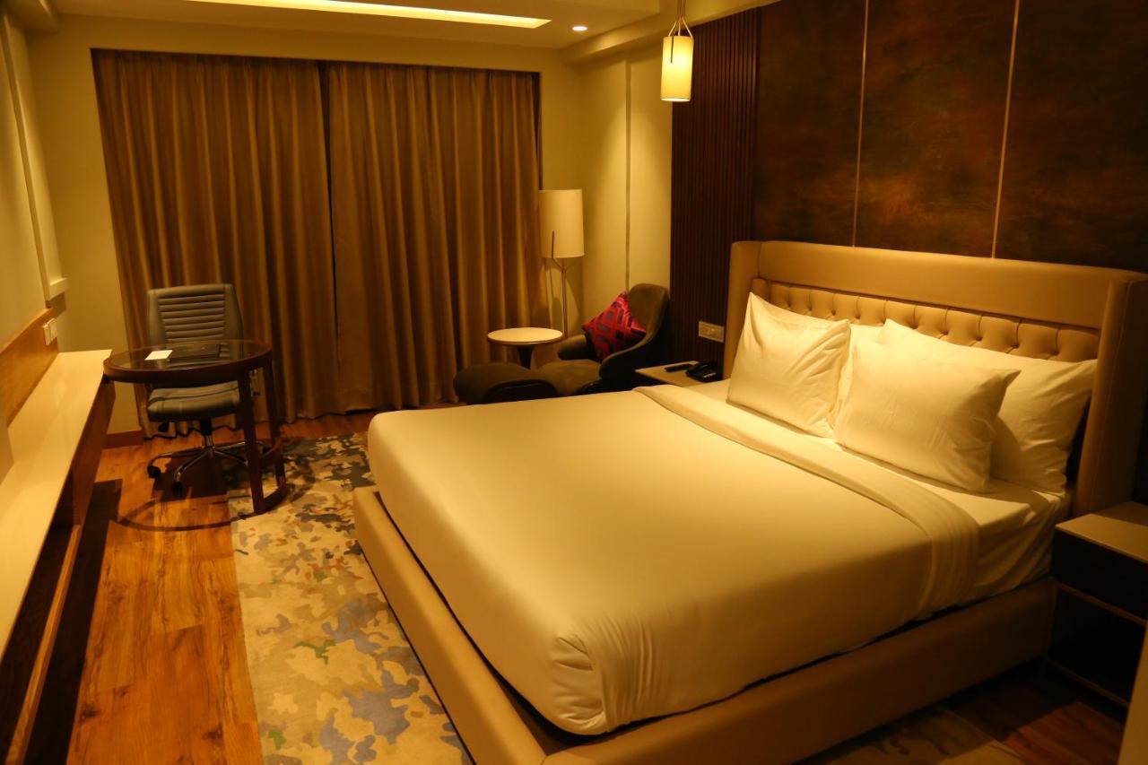 Dreamz Inn & Suites Zirakpur Exterior photo