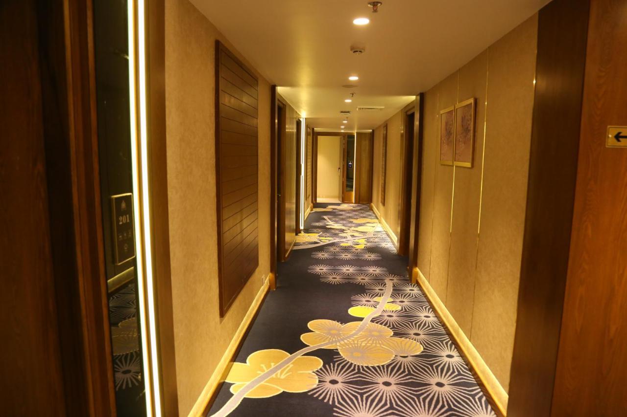 Dreamz Inn & Suites Zirakpur Exterior photo