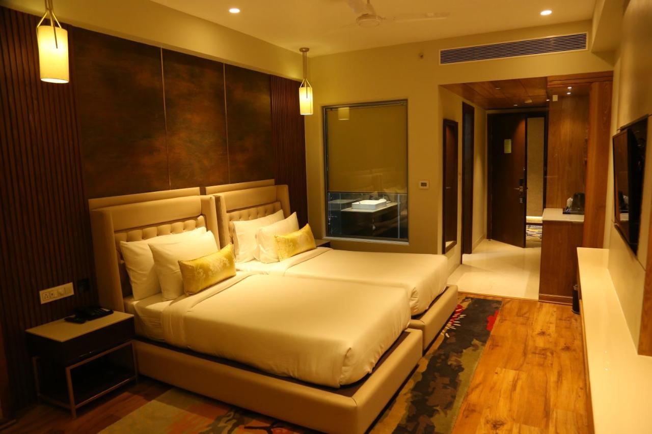 Dreamz Inn & Suites Zirakpur Exterior photo