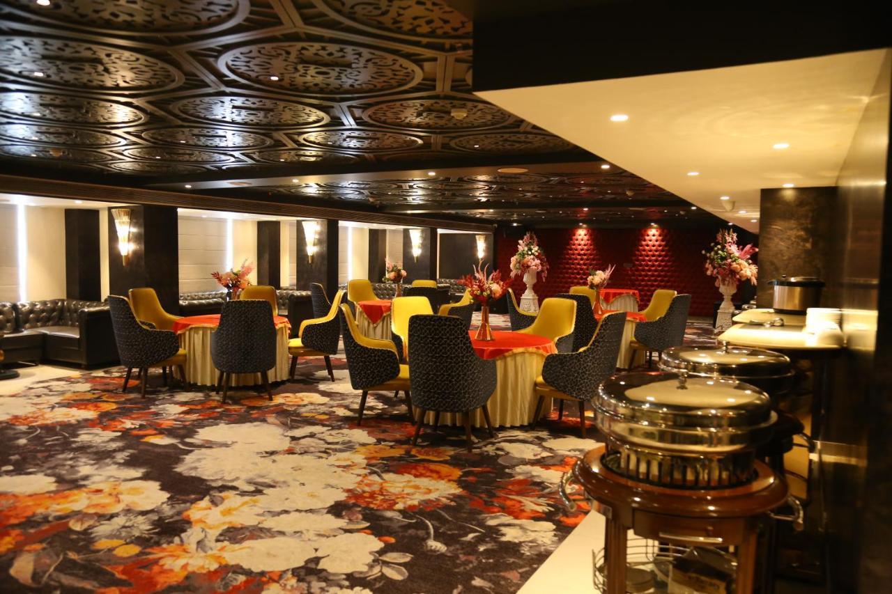 Dreamz Inn & Suites Zirakpur Exterior photo