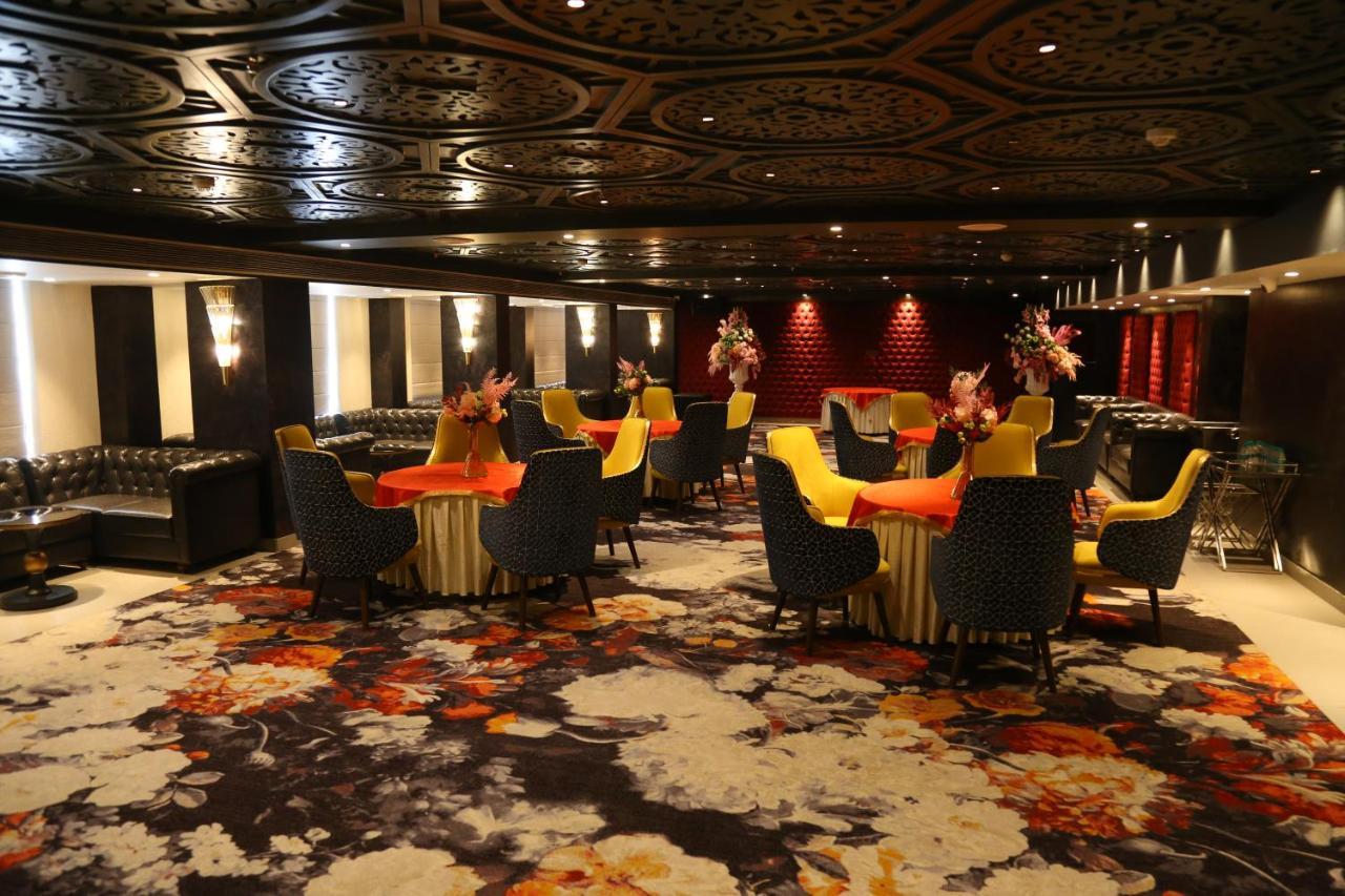 Dreamz Inn & Suites Zirakpur Exterior photo