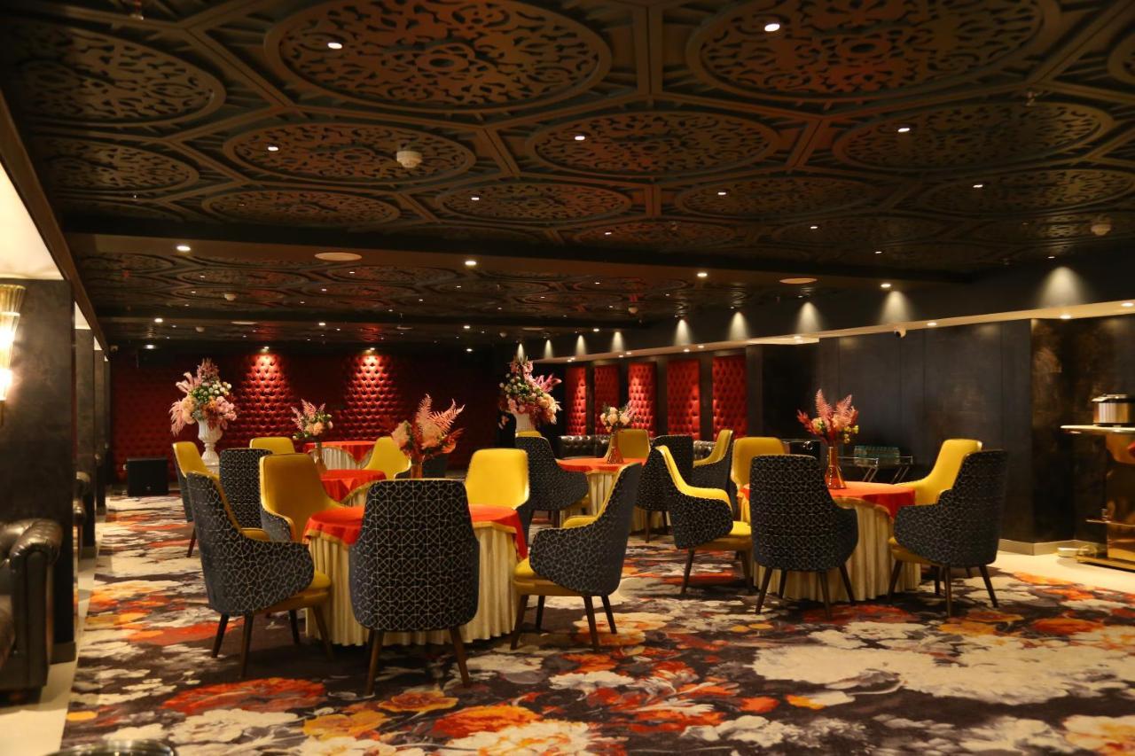 Dreamz Inn & Suites Zirakpur Exterior photo